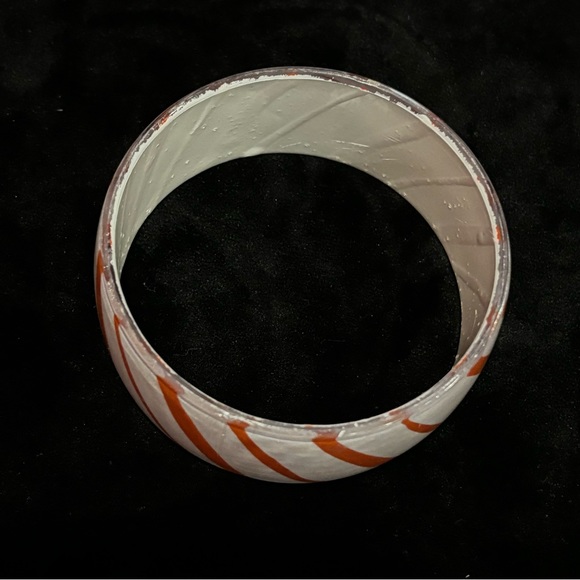CLAIRE’S Striped Orange & White Plastic Bangle Bracelet - Picture 2 of 4